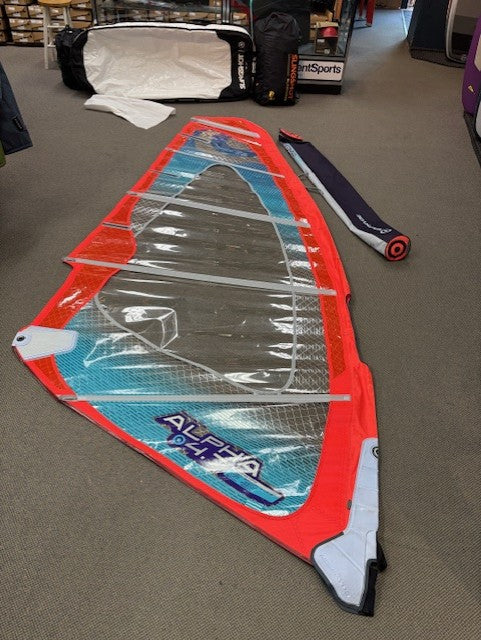 Load image into Gallery viewer, Neilpryde Alpha 4.7m sail - WSU137
