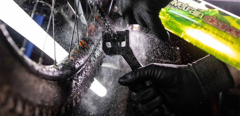 Load image into Gallery viewer, Muc-Off Chain Brush
