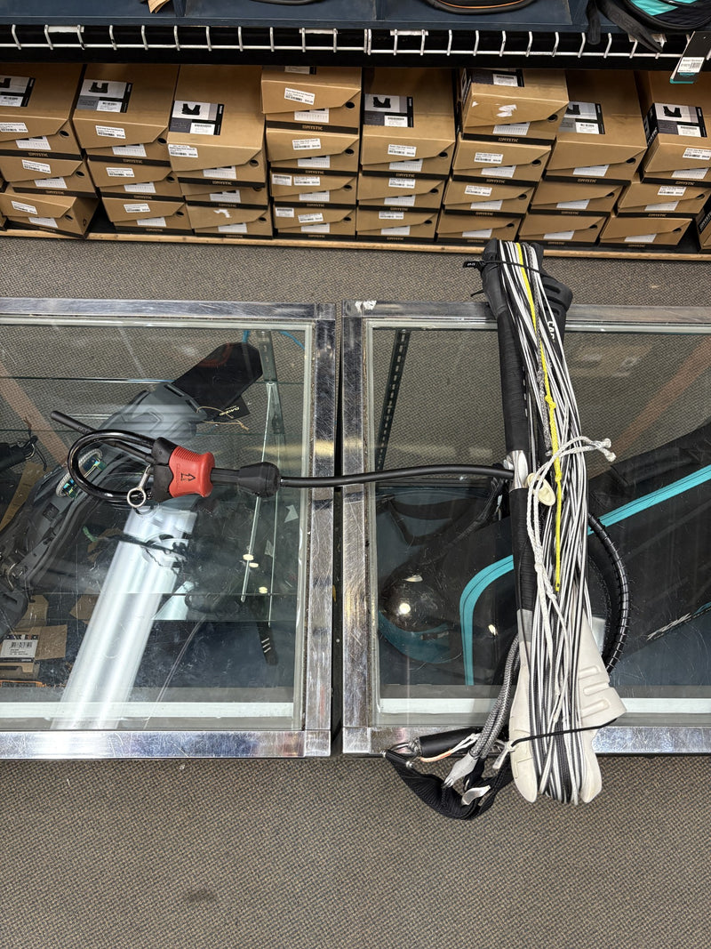 Load image into Gallery viewer, Cabrinha Recoil Control Bar KKU1829
